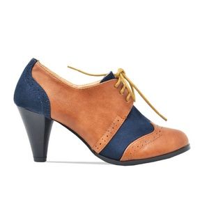 Basically New womens VINTAGE NAVY & COGNAC HEELED OXFORDS